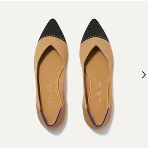 Rothy’s the Point in camel captoe, barely worn, beautiful classic shoe in size 9